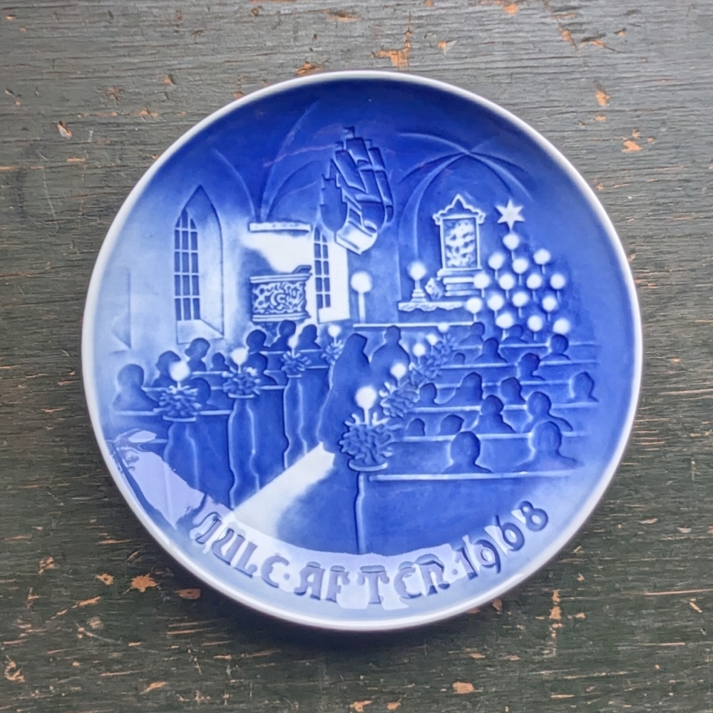 Vintage 1968 Christmas In Church Decorative Plate, Royal Blue & White